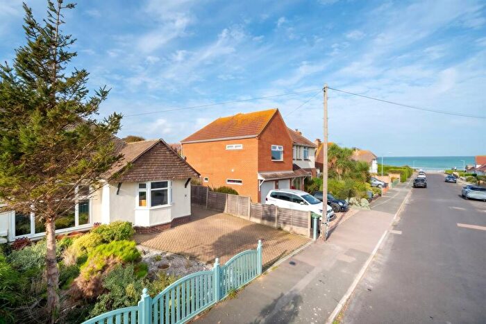 3 Bedroom Semi-Detached Bungalow For Sale In Queens Avenue, Birchington, CT7