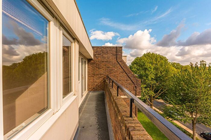 4 Bedroom Flat To Rent In Brentford Dock, Brentford, TW8