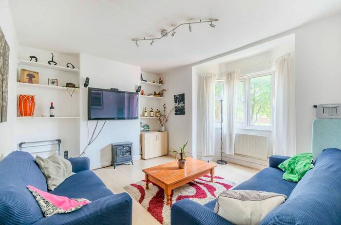 4 Bedroom Flat To Rent In Tooting Grove, Tooting Broadway, London, SW17