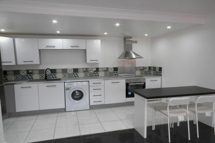 2 Bedroom Flat To Rent In Rea Court, Birmingham, B12