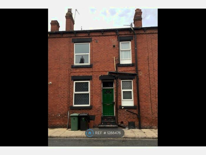 2 Bedroom Terraced House To Rent In Dobson Avenue, Leeds LS11