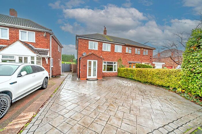 3 Bedroom Semi-Detached House For Sale In Lodge Road, Pelsall, Walsall, WS4