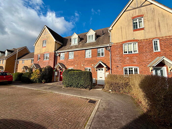 3 Bedroom Terraced House To Rent In Sunderland Gardens, Newbury, RG14