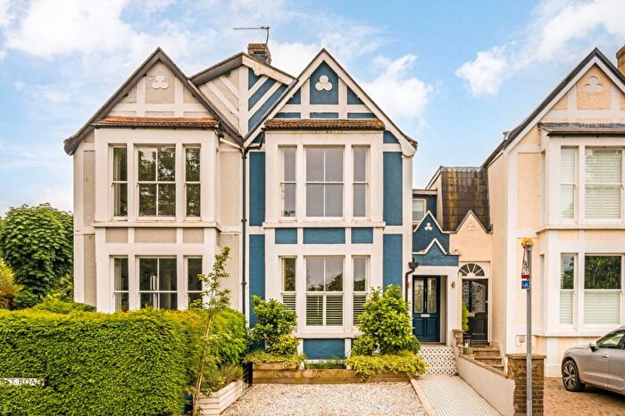 4 Bedroom House For Sale In Hurst Road, East Molesey, KT8