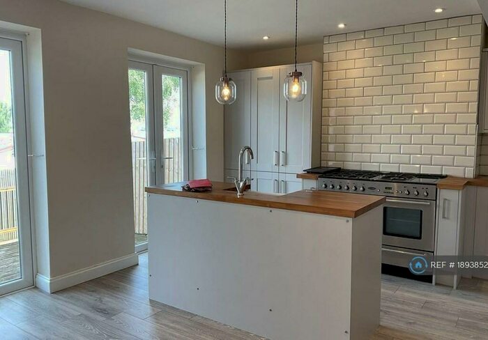 3 Bedroom Terraced House To Rent In Rothersthorpe Road, Northampton, NN4