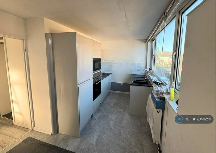 1 Bedroom Flat To Rent In Western Road, Billericay, CM12