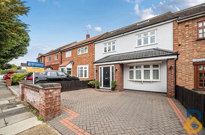 4 Bedroom Terraced House For Sale In Avon Road, Upminster, RM14