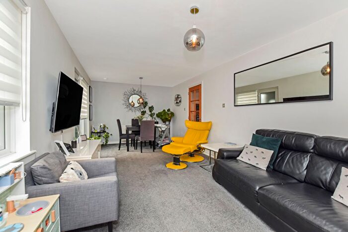 3 Bedroom End Of Terrace House For Sale In Cluny Place, Glenrothes, KY7