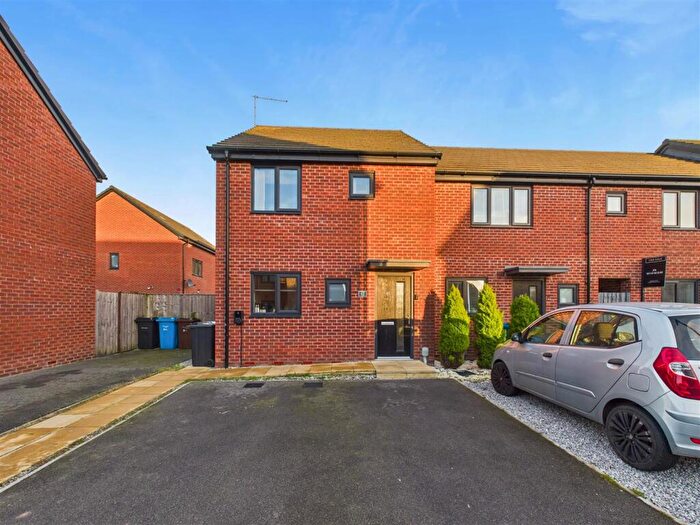 3 Bedroom End Of Terrace House For Sale In Westbrick Avenue, Hull, HU3