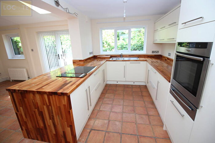 4 Bedroom Semi-Detached House To Rent In Roe Green, Worsley, Manchester, M28