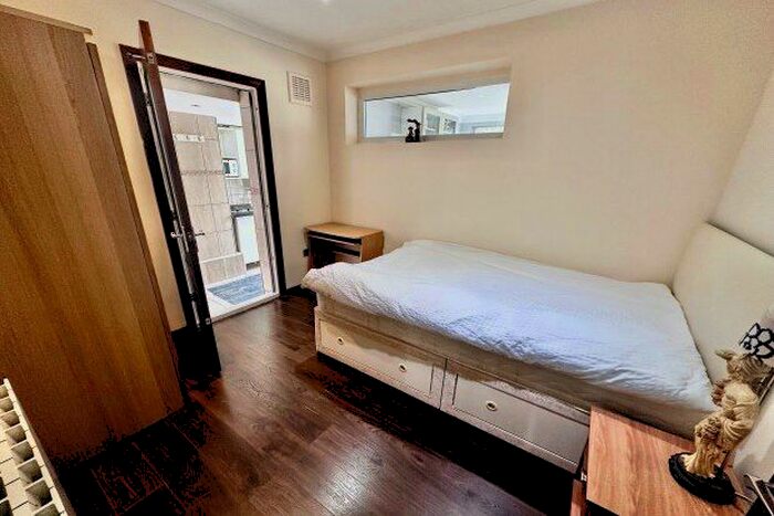 Studio To Rent In Basildon Avenue, Ilford, IG5