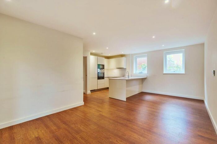 2 Bedroom Flat To Rent In Dukes Court, Stanmore, HA7