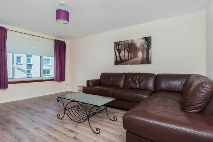 3 Bedroom Flat To Rent In Viewcraig Street, Edinburgh, EH8