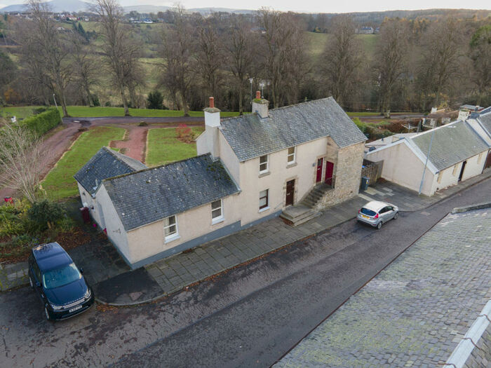 1 Bedroom Bungalow To Rent In Castlegate, Lanark, ML11