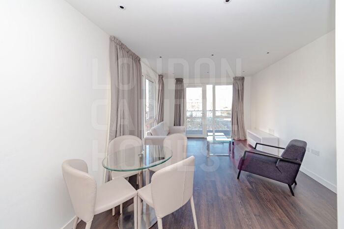 1 Bedroom Flat To Rent In Hartwood Court, Devan Grove, London, N4