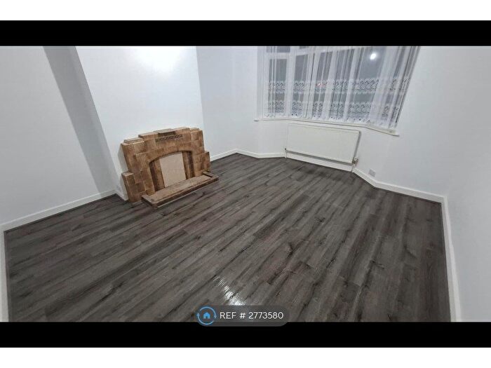 3 Bedroom Detached House To Rent In Davids Road, Bristol, BS14