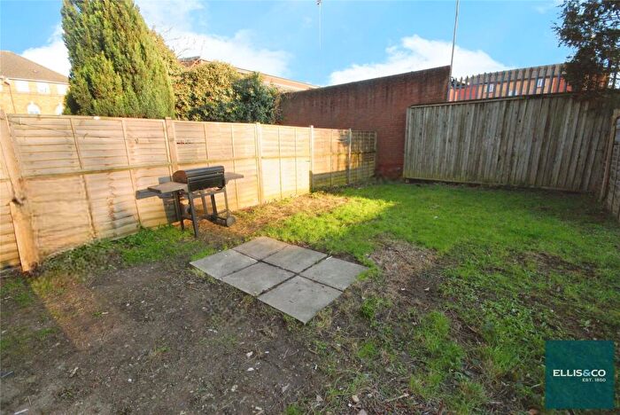 3 Bedroom Terraced House To Rent In Compton Close, Childs Hill, NW11