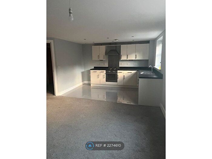 1 Bedroom Flat To Rent In Royal Troon Mews, Wakefield, WF1