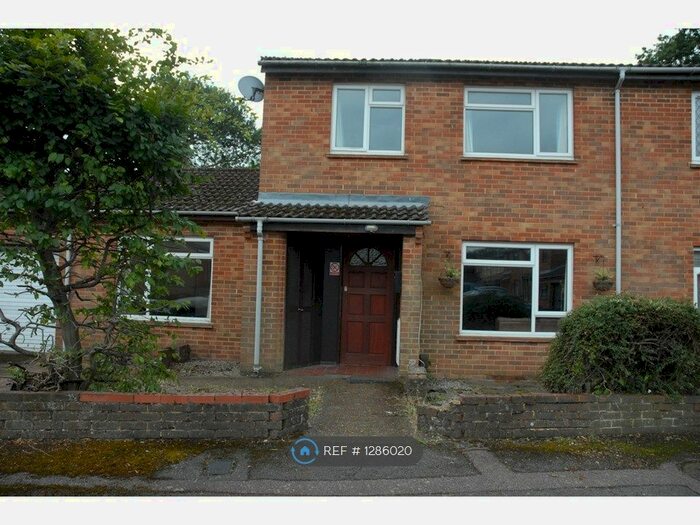 5 Bedroom Semi-Detached House To Rent In Corby Drive, Englefield Green, Egham TW20