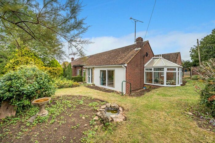 3 Bedroom Semi-Detached Bungalow For Sale In Pavenham Road, Felmersham, MK43