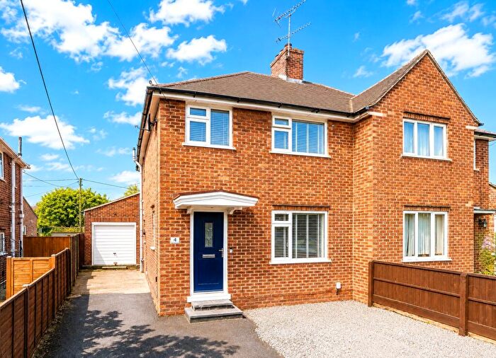 3 Bedroom Semi-Detached House For Sale In Drake Avenue, Didcot, Oxfordshire, OX11