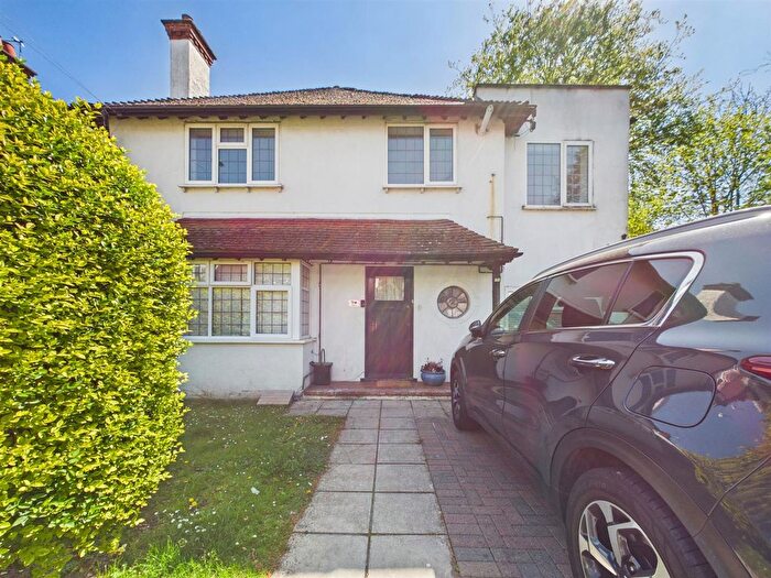 3 Bedroom Flat To Rent In Tirlemont Road, South Croydon, CR2