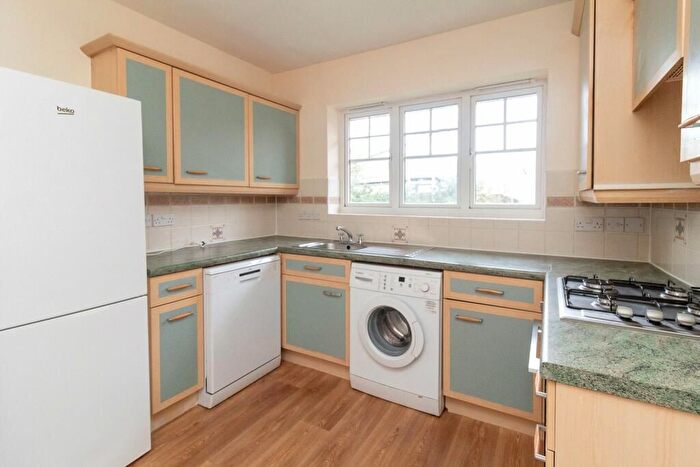 2 Bedroom Flat To Rent In Merrow Street, London, SE17