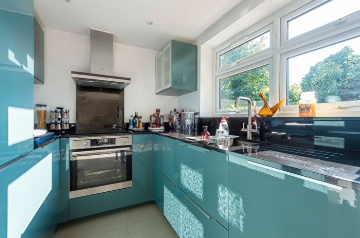 2 Bedroom Flat To Rent In Bramley Close, London, N14