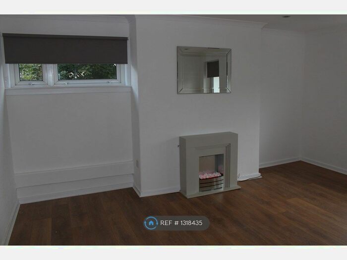 2 Bedroom Flat To Rent In Leitchland Road, Paisley PA2