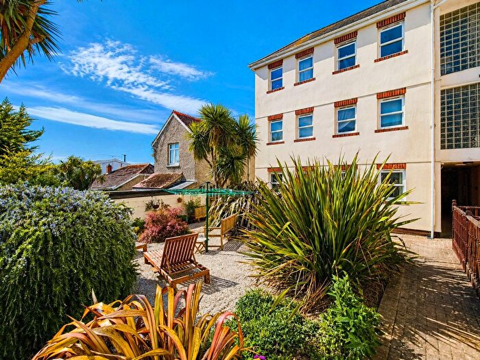 2 Bedroom Flat For Sale In Edgcumbe Avenue, Newquay, TR7