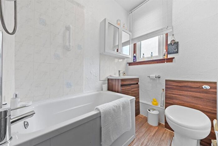 2 Bedroom Flat For Sale In Burnhall Place, Wishaw, ML2