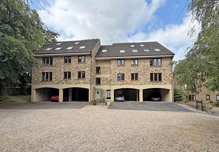 2 Bedroom Flat For Sale In Harlow Manor Park, Harrogate, HG2
