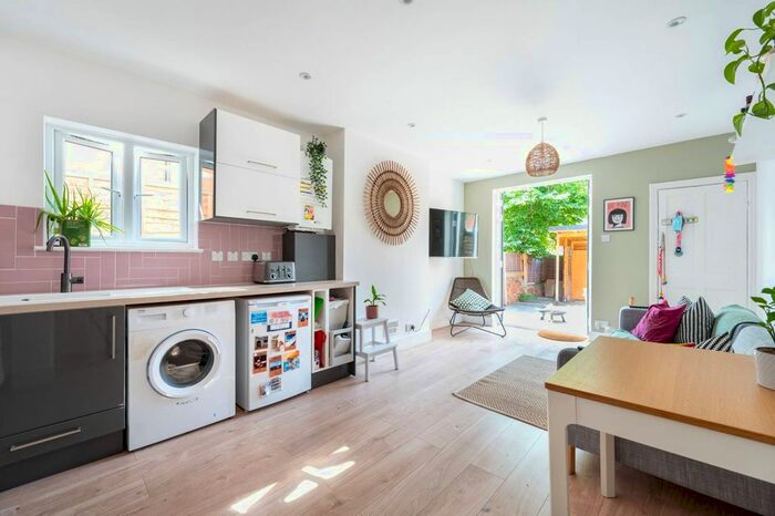 2 Bedroom Flat To Rent In Leghorn Road, Willesden, London, NW10