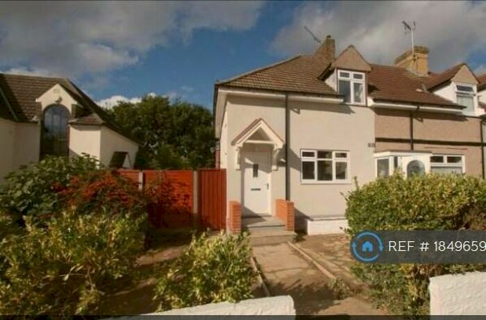 3 Bedroom Semi-Detached House To Rent In Crescent Avenue, Hornchurch, RM12