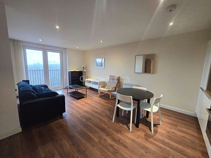 2 Bedroom Flat To Rent In Alto Apartment, Sillivan Way, Salford, M3
