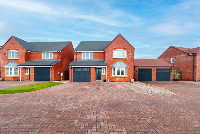 4 Bedroom Detached House For Sale In Faverolles Close, Nuneaton, CV11