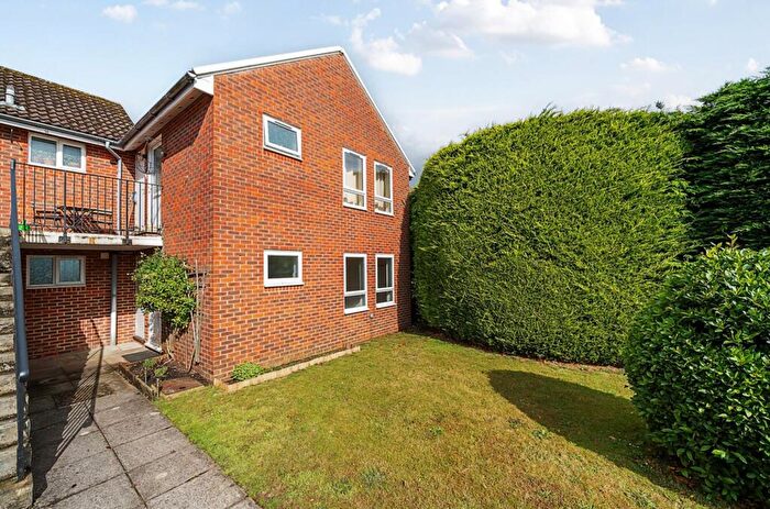 1 Bedroom Flat For Sale In Moggs Mead, Petersfield, GU31