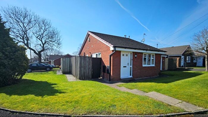 2 Bedroom Semi Detached Bungalow For Sale In Everleigh Close, Bolton, BL2