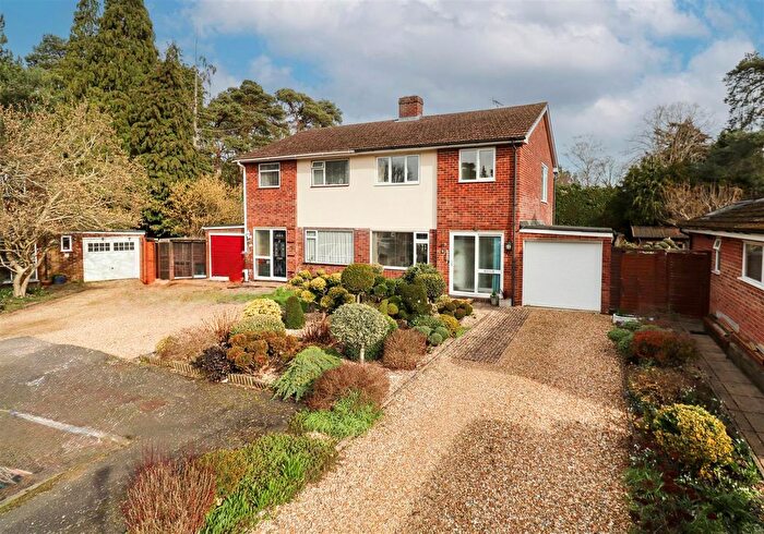 3 Bedroom Semi Detached House For Sale In Compton Close, Church Crookham, Fleet, GU52