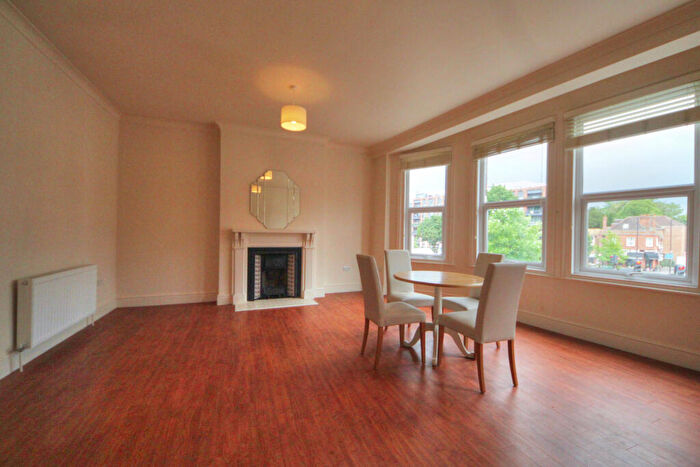 2 Bedroom Flat To Rent In Green Lanes, Winchmore Hill, N21