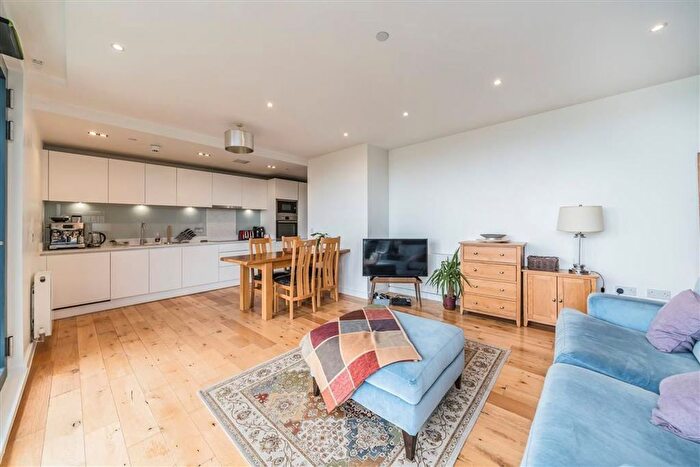 3 Bedroom Flat For Sale In Cadmium Square, Mile End, E2