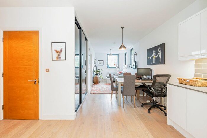 1 Bedroom Flat To Rent In Aldenham Road, Bushey, WD23