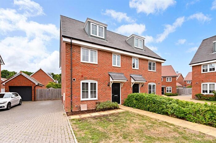 3 Bedroom Semi-Detached House For Sale In Squires Grove, Eastergate, PO20