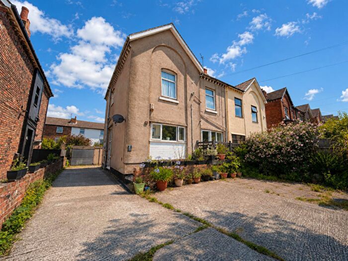 2 Bedroom Maisonette For Sale In Kings Mount, Oxton, CH43