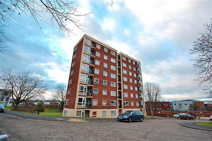 2 Bedroom Flat To Rent In Winnall, SO23