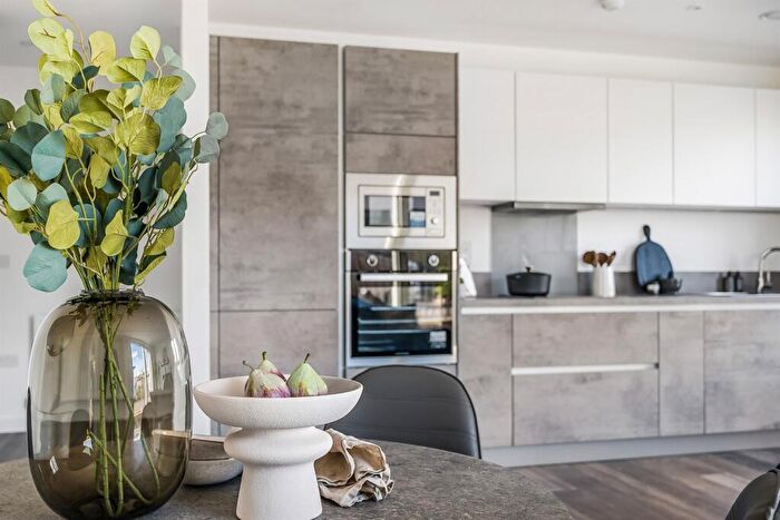 2 Bedroom Apartment To Rent In Bed, Th Floor, Talladega, Verona House In Beam Park, RM9