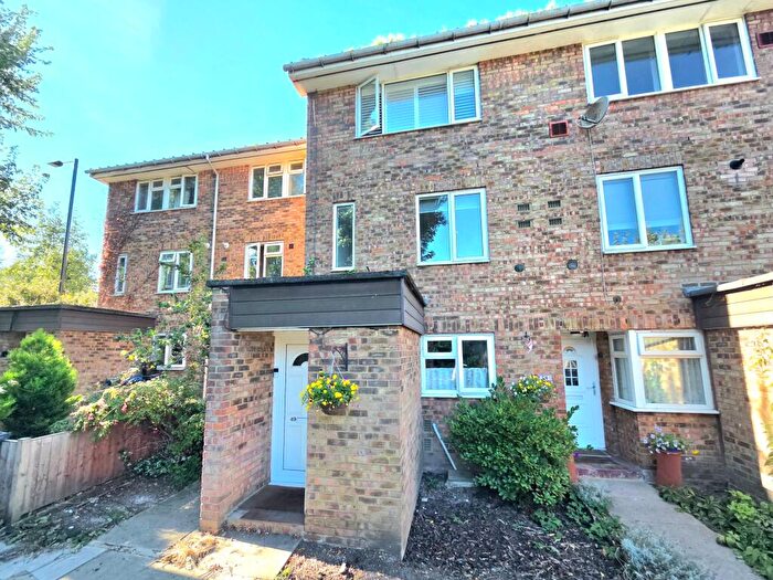 2 Bedroom Maisonette For Sale In Granville Close, Croydon, CR0