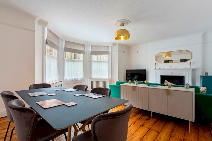2 Bedroom Flat To Rent In Kings Gardens Hove, BN3