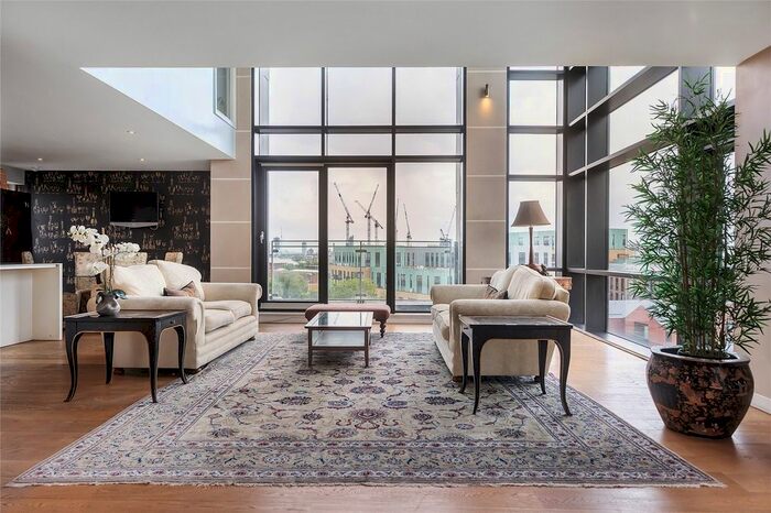 2 Bedroom Flat To Rent In Hardwicks Square, London, SW18