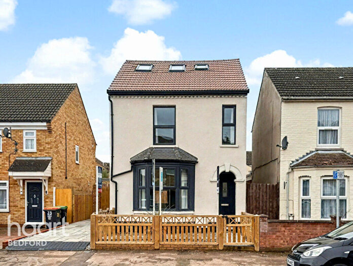 3 Bedroom Detached House For Sale In Beatrice Street, Bedford, MK42